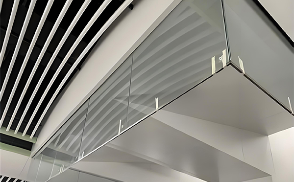 裕民玻璃挡烟垂壁