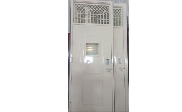 裕民学校教室门