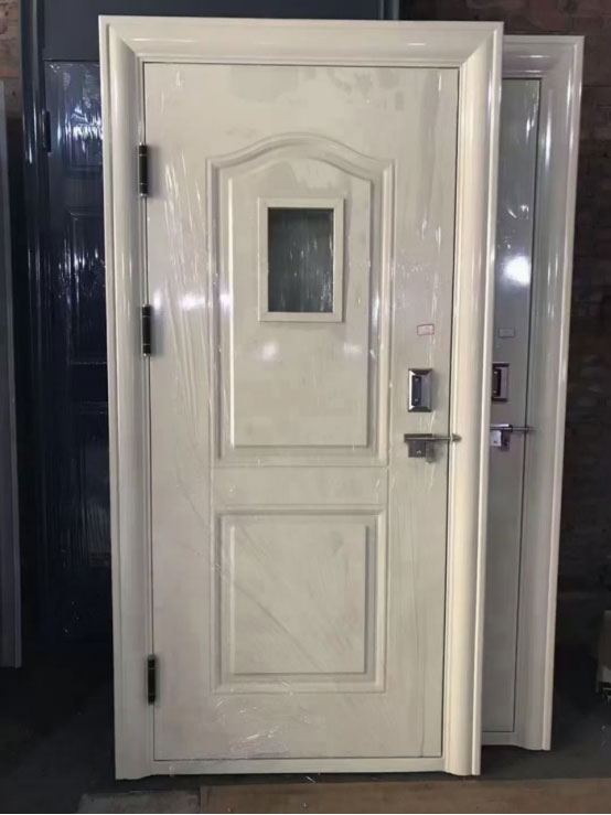 裕民学校教室门