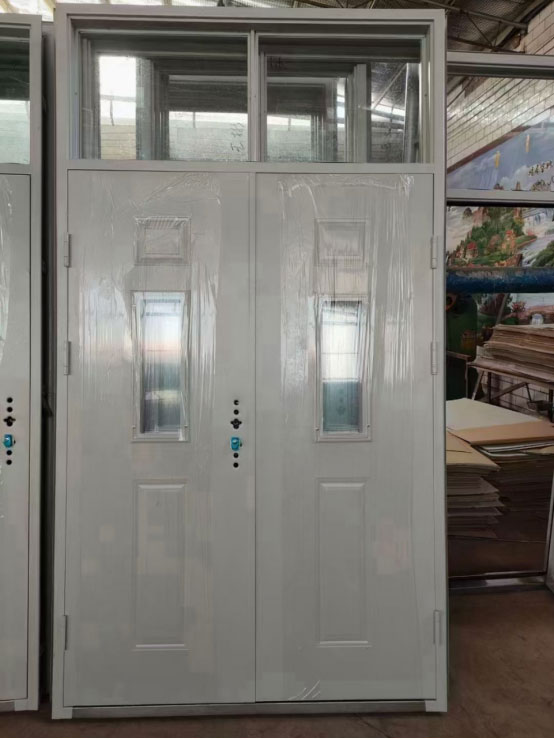 裕民学校教室门