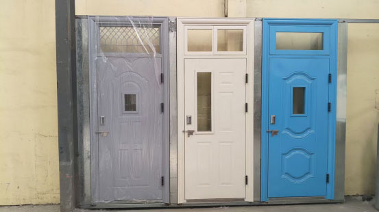 裕民学校教室门