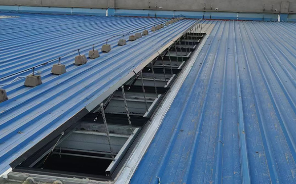 某城市大型商业综合体中庭裕民排烟窗工程 某城市大型商业综合体中庭裕民排烟窗工程