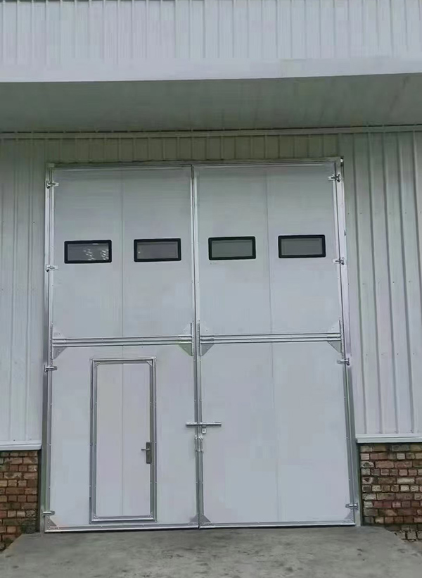 裕民工业门在设备装配车间出入口的实施记录